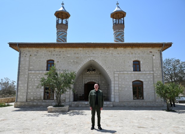 Ağdamın Qiyaslı kəndindəki tarixi məscidin binasının bərpadan sonra açılışı oldu - FOTO - Baki-Xeber.com