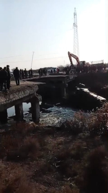 Sabirabadda kombayn körpüdən aşıb, sürücü ölüb 