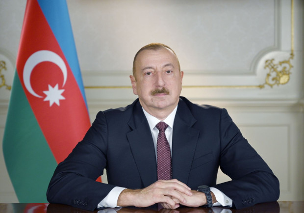 Prezidentin sosial şəbəkə səhifələrində WUF13 ilə əlaqədar görülən işlərlə tanışlığını əks etdirən kadrlar paylaşılıb - VİDEO